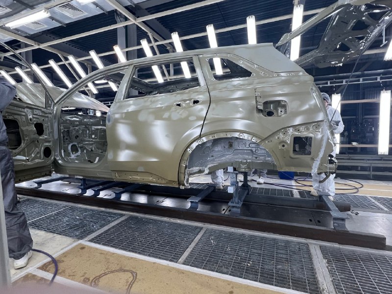 Российский автозавод Evolute запустил производство электромобилей и гибридов с новым технологическим комплексом