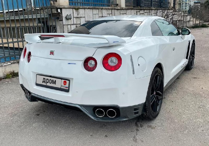 Необычный Nissan GT-R R35 с передним приводом и механической коробкой найден в Хорватии