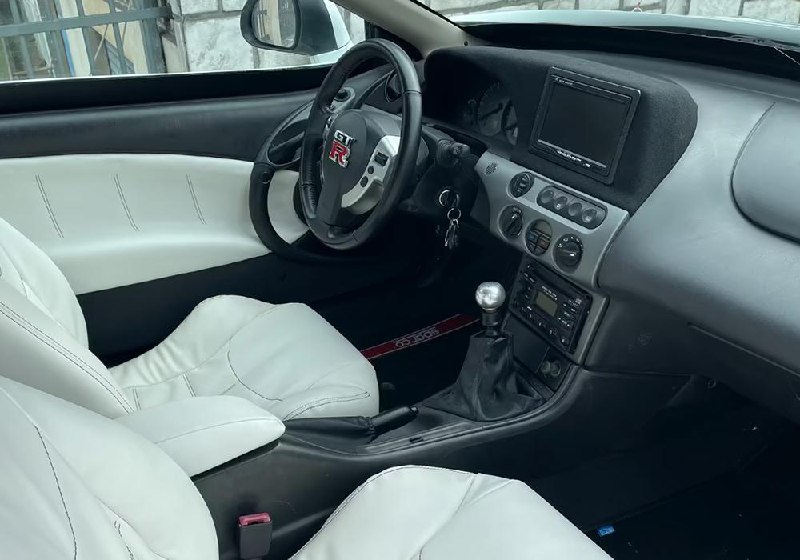 Необычный Nissan GT-R R35 с передним приводом и механической коробкой найден в Хорватии