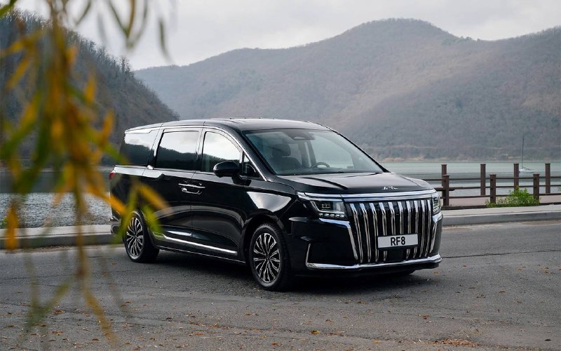 Компания JAC запускает продажи нового минивэна RF8 в России