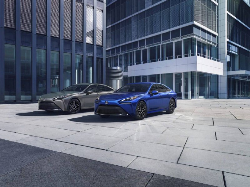Обновлённый водородный седан Toyota Mirai: мощнее и стильнее