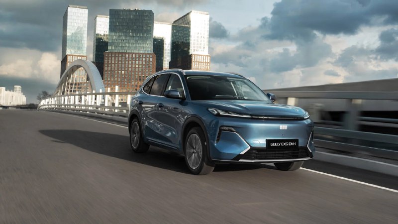 В России начались продажи нового гибридного кроссовера Geely EX5 EM-i