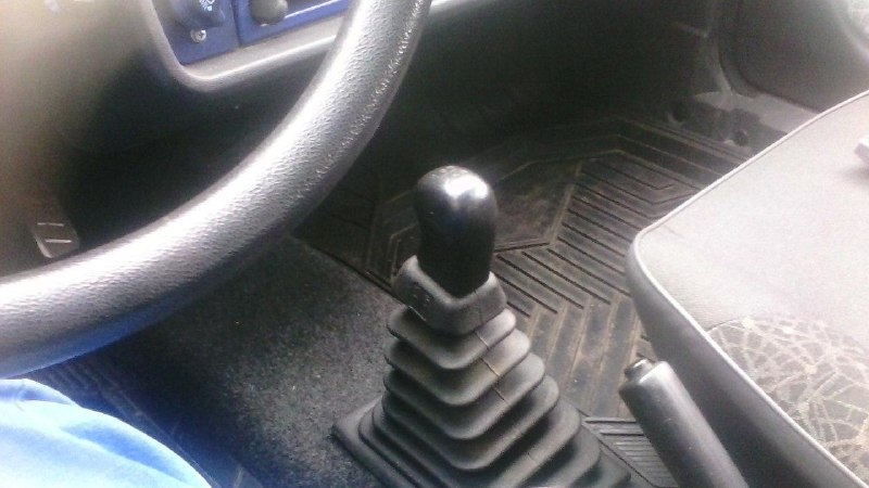 Оригинальные и практичные чехлы для рычага КПП: идеи тюнинга салона авто