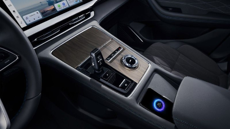 Новая версия Geely Monjaro для российского рынка: обновленный салон и уникальный дизайн Новая версия Geely Monjaro для российского рынка: обновленный салон и уникальный дизайн