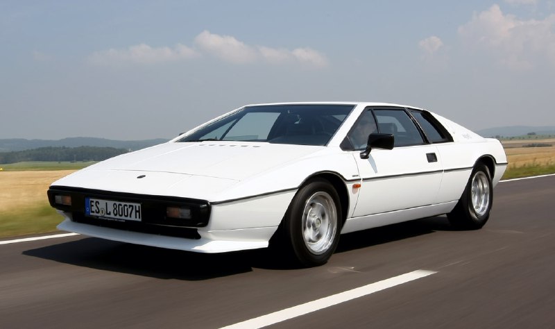 Возрождение легендарного Lotus Esprit S1 с мощным двигателем и современными технологиями Возрождение легендарного Lotus Esprit S1 с мощным двигателем и современными технологиями
