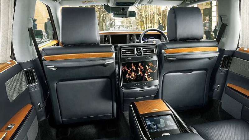 Обновленный Toyota Century: классика с современными технологиями Обновленный Toyota Century: классика с современными технологиями