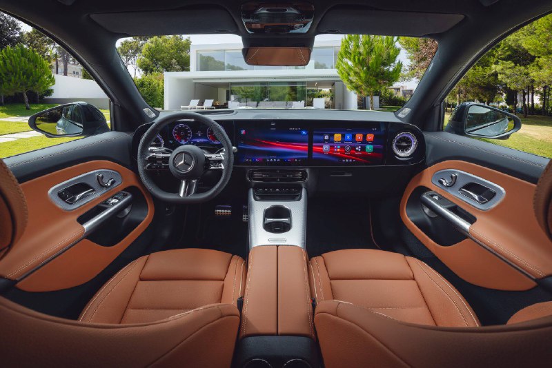 Mercedes-Benz представил новый GLB.• ИИ помощник от Microsoft и Google.• «Hey Mercedes», улучшенная опция частичной физической активации.• Три ряда сидений.• Огромный экран.• HEV: рядный 4-цилиндровый бензиновый двигатель объемом 1,5 л + электродвигатель, 132–185 л.с.• Передний привод/полный привод, 1,3 кВт⋅ч.• Электромобиль: 218–344 л.с.• Привод RW/4WD, 58–85 кВт⋅ч, V2L.• Максимальный запас хода 631 км.• Зарядка за 10 минут на 261 км.Продажи запланированы на начало 2026 года.🚗 AUTOZZZ | Подписаться