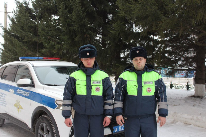Инспекторы ДПС спасли пожилого человека и предотвратили распространение пожара Инспекторы ДПС спасли пожилого человека и предотвратили распространение пожара