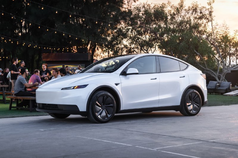 Доступная версия Tesla Model 3 вышла на рынок Европы Доступная версия Tesla Model 3 вышла на рынок Европы