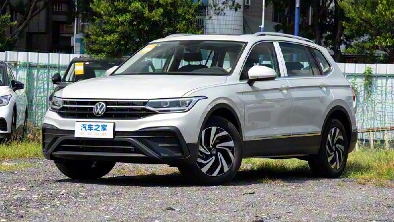 Geely Monjaro остается по итогам 10 месяцев 2025 года самым популярным в Китае бензиновым кроссовером, если верить статистике Китайской ассоциации легковых автомобилей (CPCA).С января по октябрь 2025 года этот автомобиль выбрали 220 916 покупателей. Geely Monjaro остается по итогам 10 месяцев 2025 года самым популярным в Китае бензиновым кроссовером, если верить статистике Китайской ассоциации легковых автомобилей (CPCA).С января по октябрь 2025 года этот автомобиль выбрали 220 916 покупателей.