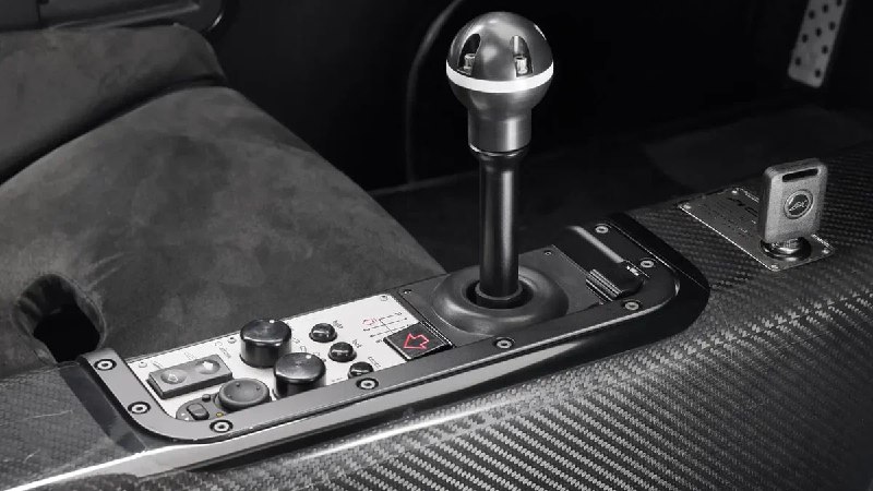 Самый дорогой McLaren F1 продан на аукционе в Абу-Даби за рекордную сумму Самый дорогой McLaren F1 продан на аукционе в Абу-Даби за рекордную сумму