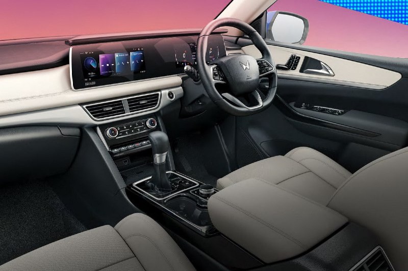 Обновлённая Mahindra XUV700 получит новое название и дизайн Обновлённая Mahindra XUV700 получит новое название и дизайн