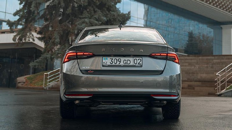 В Казахстане начали продажи полноприводной Škoda Octavia с мощным двигателем