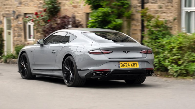 Bentley представила углеволоконный тюнинг-пакет для моделей Continental GT и Flying Spur
