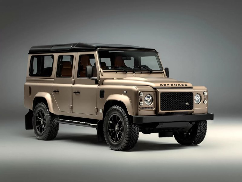 Обновленный классический Land Rover Defender V8 с улучшенной комплектацией