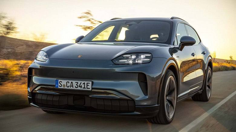 ⚡️Новый электрический Porsche Cayenne доступен для предзаказа в России за 26,4 млн рублей.Автомобиль оснащен двумя моторами общей мощностью 408 л.с., разгоняется до 100 км/ч за 4,8 секунды и имеет запас хода до 642 км.