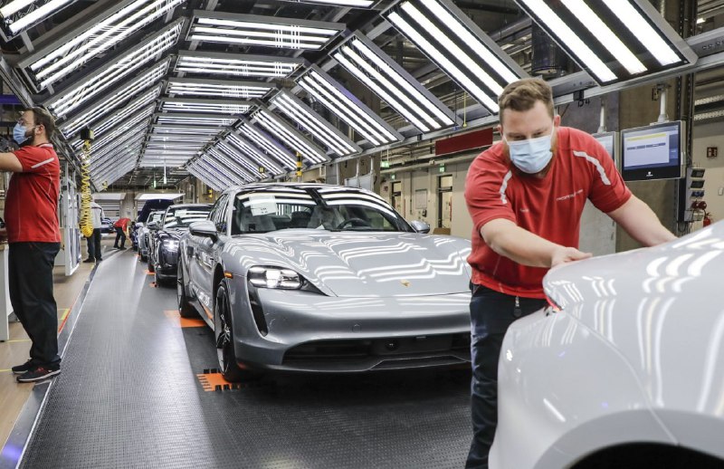 Porsche планирует масштабные сокращения сотрудников в Германии Porsche планирует масштабные сокращения сотрудников в Германии