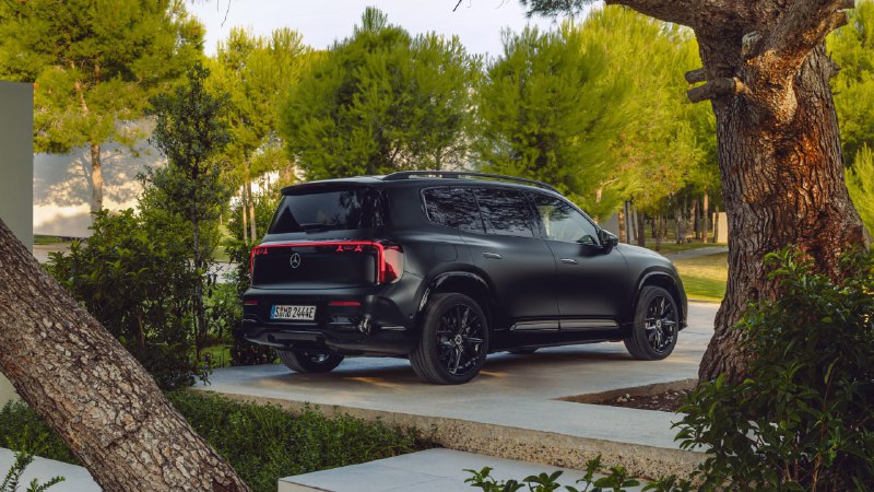 Компактный кроссовер Mercedes-Benz GLB переходит на электрику и гибриды