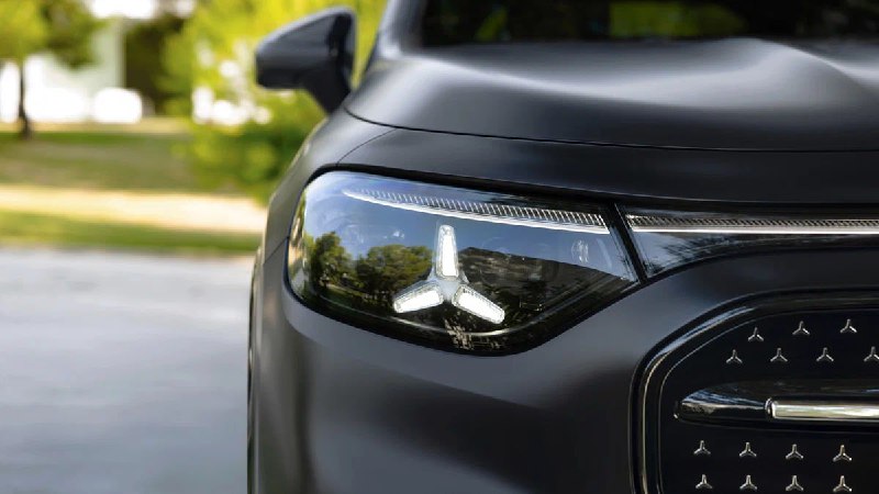 Компактный кроссовер Mercedes-Benz GLB переходит на электрику и гибриды