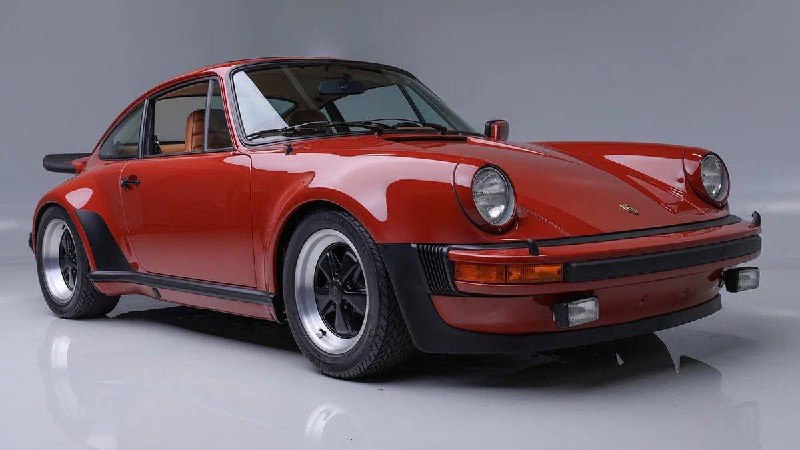 Реставрированный Porsche 911 Turbo (930) 1977 года выставлен на аукцион в США Реставрированный Porsche 911 Turbo (930) 1977 года выставлен на аукцион в США