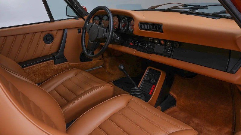 Реставрированный Porsche 911 Turbo (930) 1977 года выставлен на аукцион в США Реставрированный Porsche 911 Turbo (930) 1977 года выставлен на аукцион в США