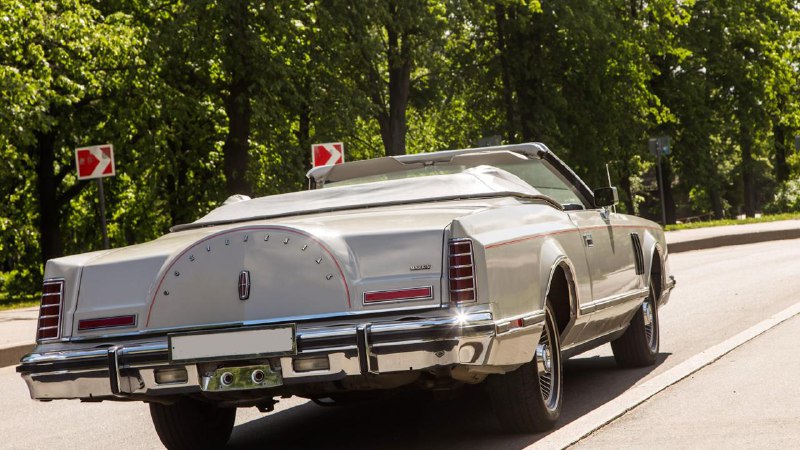 Редкий кабриолет Lincoln Mark V 1977 года — жемчужина коллекции