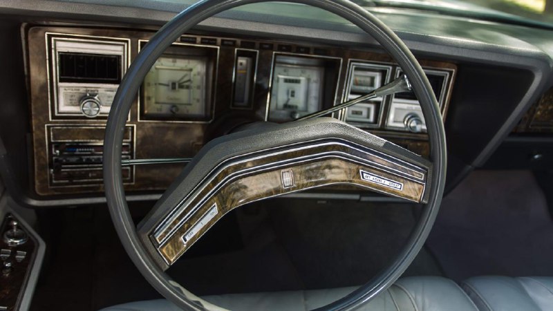 Редкий кабриолет Lincoln Mark V 1977 года — жемчужина коллекции