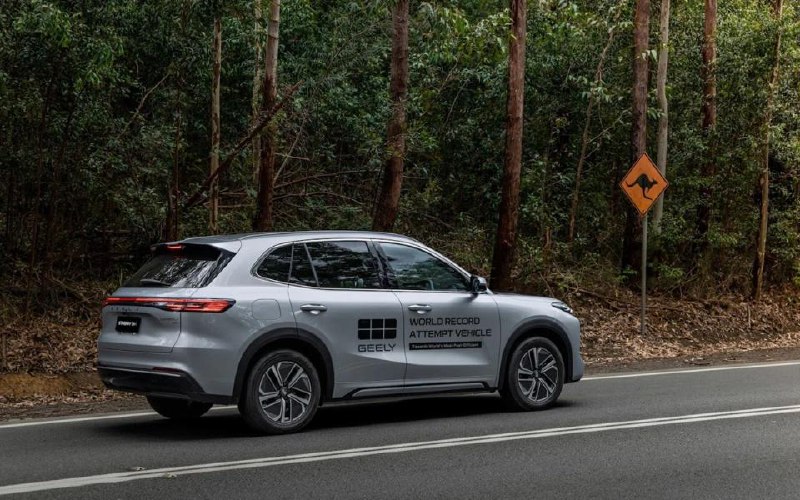 Geely установила рекорд Гиннесса на минимальный расход топлива у гибридного автомобиля