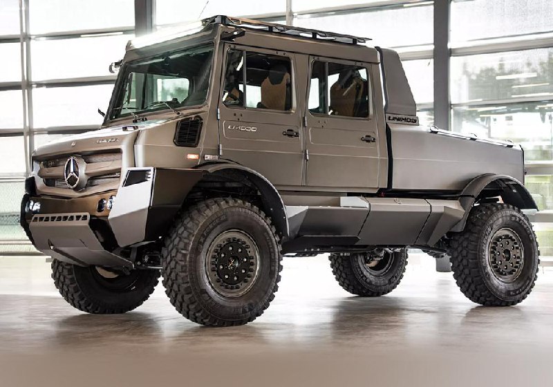 Отметили 80-летие легендарного Unimog: уникальный шоу-трак от Daimler Truck AG