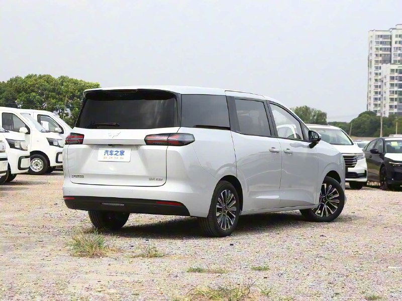 Доставка китайских премиальных минивэнов: новый электромобиль Wuling Starlight 730 для российского рынка Доставка китайских премиальных минивэнов: новый электромобиль Wuling Starlight 730 для российского рынка