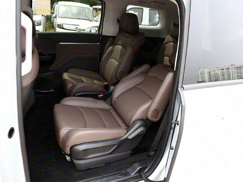 Доставка китайских премиальных минивэнов: новый электромобиль Wuling Starlight 730 для российского рынка Доставка китайских премиальных минивэнов: новый электромобиль Wuling Starlight 730 для российского рынка