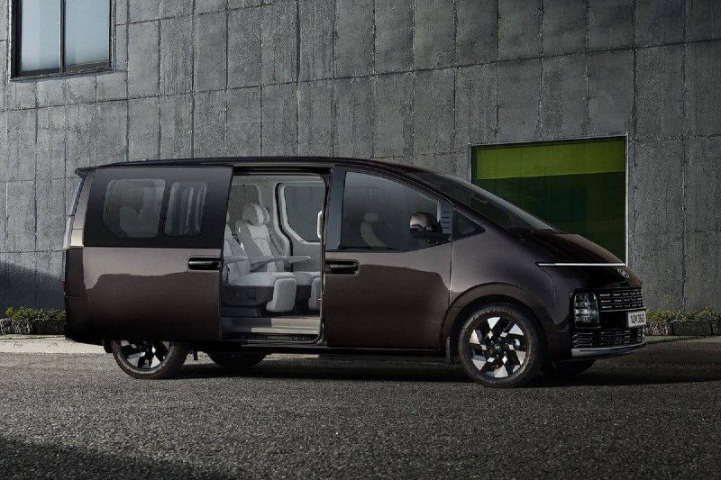 Hyundai обновила минивэн Staria: новые фары, увеличенные дисплеи и улучшенные опции Hyundai обновила минивэн Staria: новые фары, увеличенные дисплеи и улучшенные опции