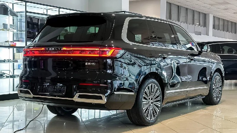 В России появился новый мощный кроссовер Geely Galaxy M9