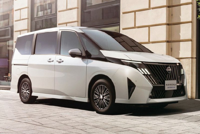Обновленный минивэн Nissan Serena: современный дизайн и новые возможности