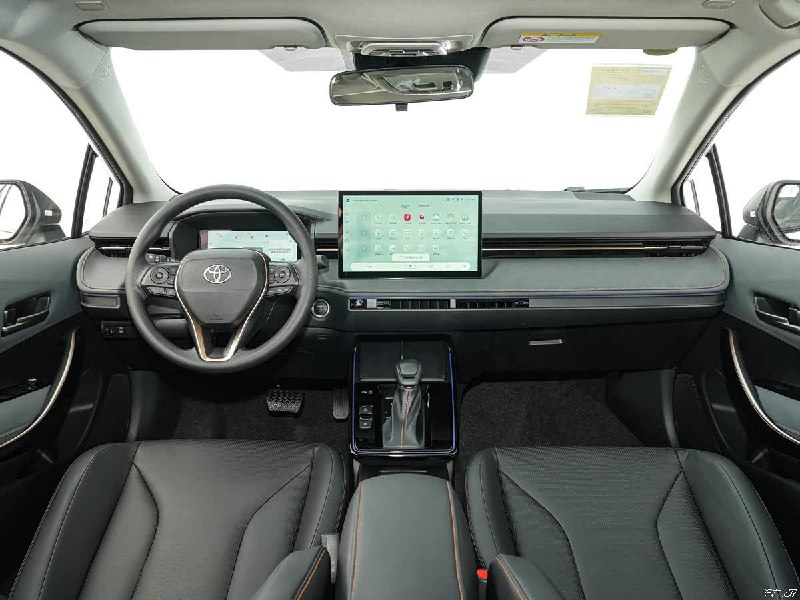 В Китае начались продажи обновленной модели Toyota Corolla В Китае начались продажи обновленной модели Toyota Corolla