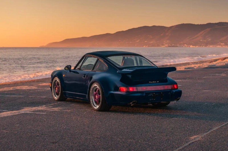 Эксклюзивный редкий Porsche 911 Turbo S Lightweight 1992 года выставлен на аукцион Эксклюзивный редкий Porsche 911 Turbo S Lightweight 1992 года выставлен на аукцион