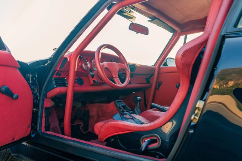 Эксклюзивный редкий Porsche 911 Turbo S Lightweight 1992 года выставлен на аукцион Эксклюзивный редкий Porsche 911 Turbo S Lightweight 1992 года выставлен на аукцион