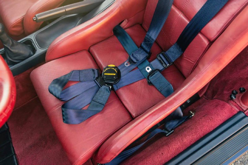 Эксклюзивный редкий Porsche 911 Turbo S Lightweight 1992 года выставлен на аукцион Эксклюзивный редкий Porsche 911 Turbo S Lightweight 1992 года выставлен на аукцион