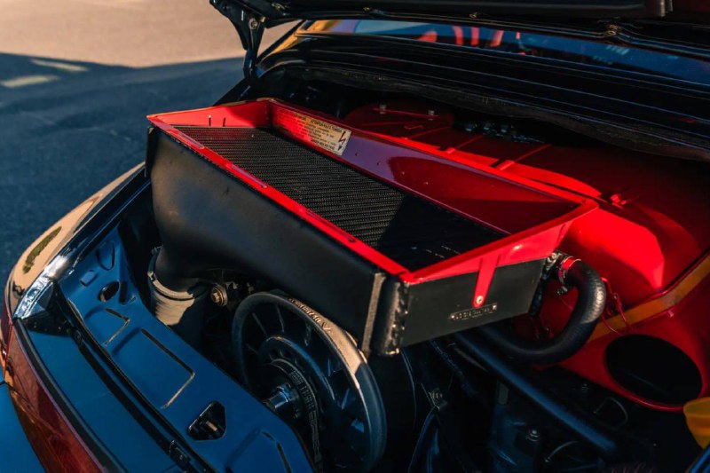 Эксклюзивный редкий Porsche 911 Turbo S Lightweight 1992 года выставлен на аукцион Эксклюзивный редкий Porsche 911 Turbo S Lightweight 1992 года выставлен на аукцион