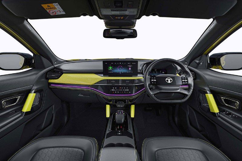 Новые бензиновые версии кроссоверов Tata Harrier и Safari