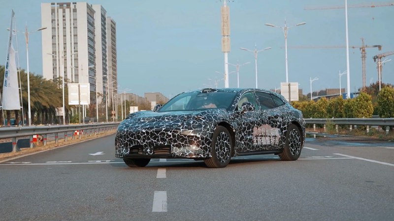 Первый совместный автомобиль брендов Huawei и GAC: стильный универсал с интеллектуальными функциями Первый совместный автомобиль брендов Huawei и GAC: стильный универсал с интеллектуальными функциями