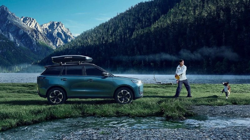 Обновления и премьерные показы новых моделей автомобилей брендов Omoda и Jaecoo в России перед Новым годом