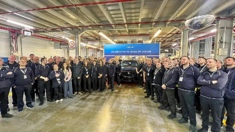 Jaguar завершает выпуск моделей с внутренним сгоранием и переходит на электромобили Jaguar завершает выпуск моделей с внутренним сгоранием и переходит на электромобили