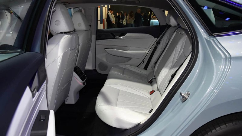 Китайский гибридный седан Volkswagen Passat ePro получит запас хода до 1300 км Китайский гибридный седан Volkswagen Passat ePro получит запас хода до 1300 км