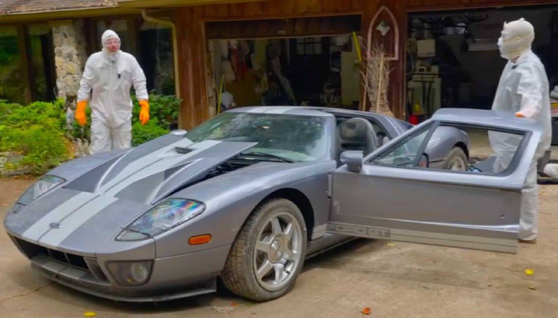 Редкий Ford GT, простоявший 15 лет, обнаружен в гараже США Редкий Ford GT, простоявший 15 лет, обнаружен в гараже США