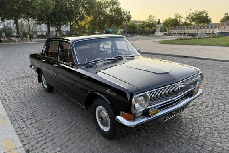 В Париже выставлена на продажу редкая советская «Волга» ГАЗ-24 из 1976 года В Париже выставлена на продажу редкая советская «Волга» ГАЗ-24 из 1976 года