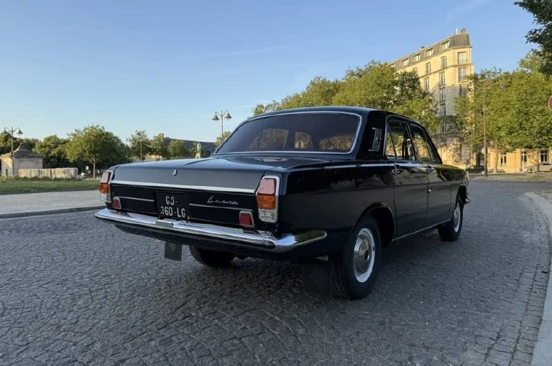 В Париже выставлена на продажу редкая советская «Волга» ГАЗ-24 из 1976 года В Париже выставлена на продажу редкая советская «Волга» ГАЗ-24 из 1976 года
