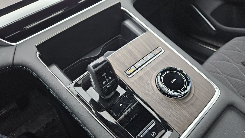 Обновленный Geely Monjaro Flagship SE: новые функции и улучшения перед новым годом