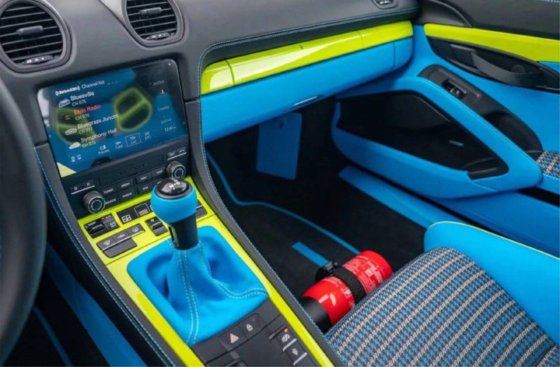 Уникальный Porsche GT4 RS в яркой кислотной окраске от Sonderwunsch Уникальный Porsche GT4 RS в яркой кислотной окраске от Sonderwunsch