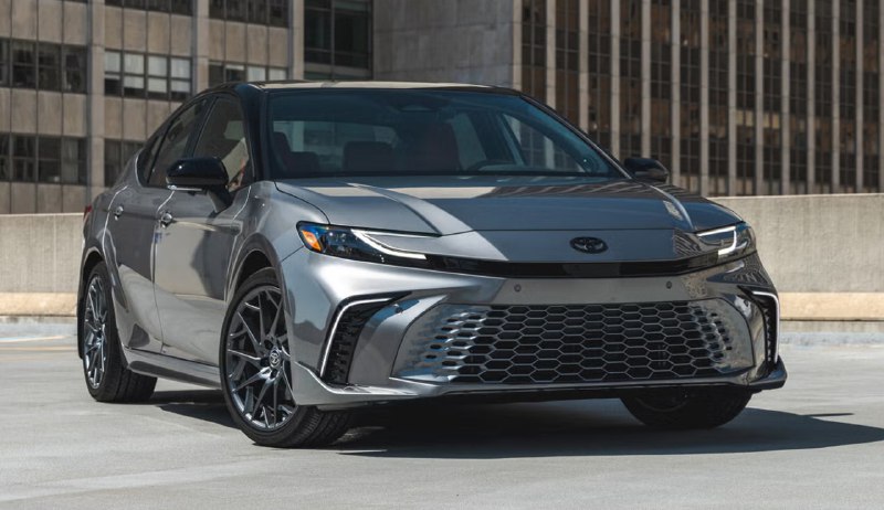 Toyota отзывает более 50 тысяч гибридных седанов Camry из-за потенциальных рисков Toyota отзывает более 50 тысяч гибридных седанов Camry из-за потенциальных рисков